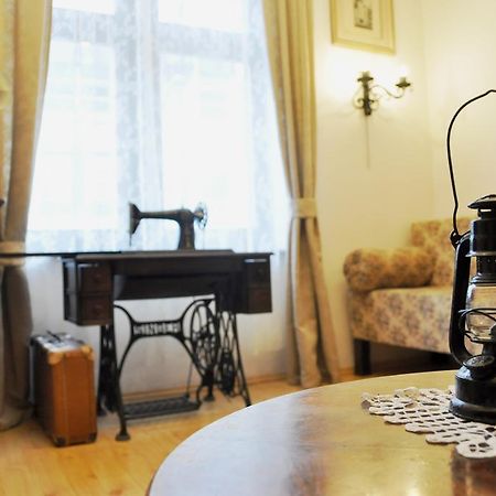 Traditional Slovak Apartment Братислава Экстерьер фото