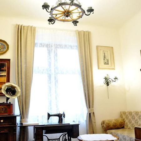 Traditional Slovak Apartment Братислава Экстерьер фото