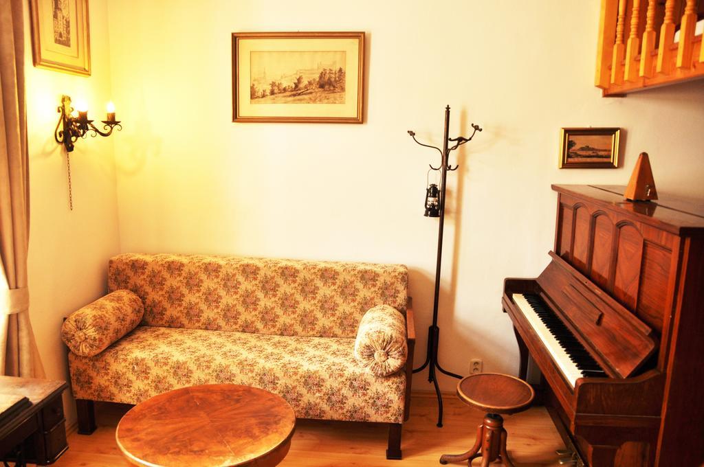 Traditional Slovak Apartment Братислава Экстерьер фото