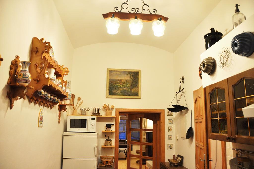 Traditional Slovak Apartment Братислава Экстерьер фото