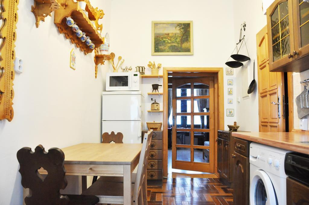 Traditional Slovak Apartment Братислава Экстерьер фото